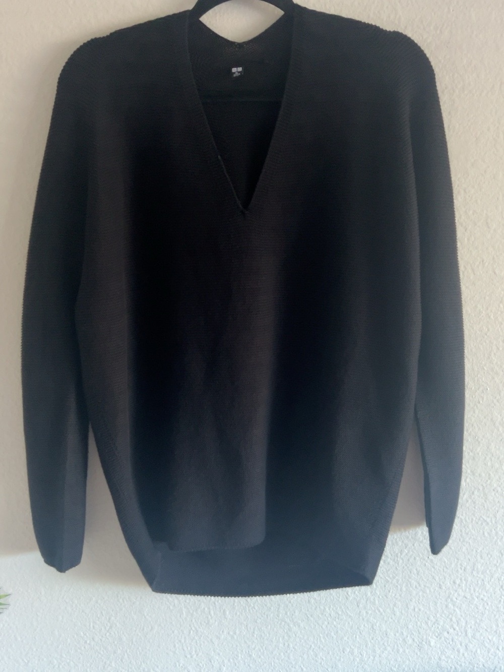 Uniqlo Women’s XL Black V-Neck Oversized Knit Sweater Dolman High Low Hem - Picture 4 of 10